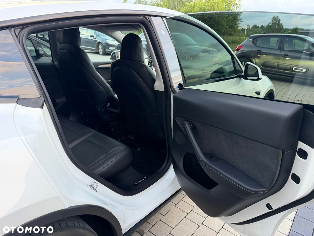 Tesla Model Y Long Range AWD - 18