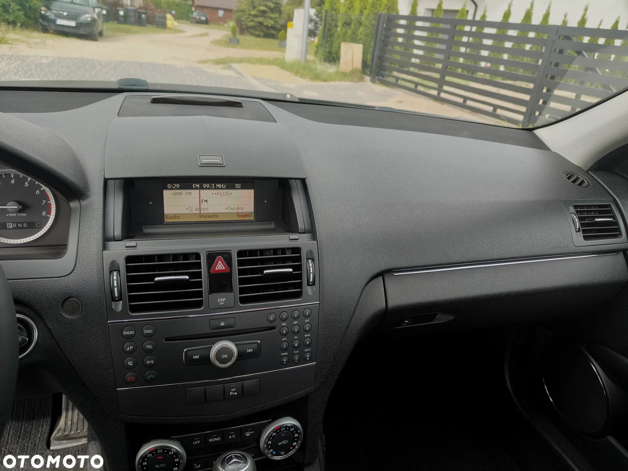 Mercedes-Benz Klasa C 180 BlueEFFICIENCY 7G-TRONIC - 29