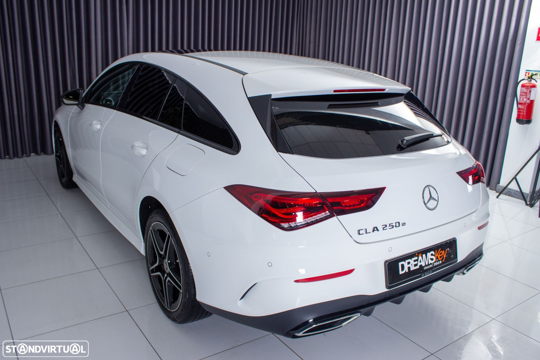 Mercedes-Benz CLA 250 e Shooting Brake AMG Line - 9