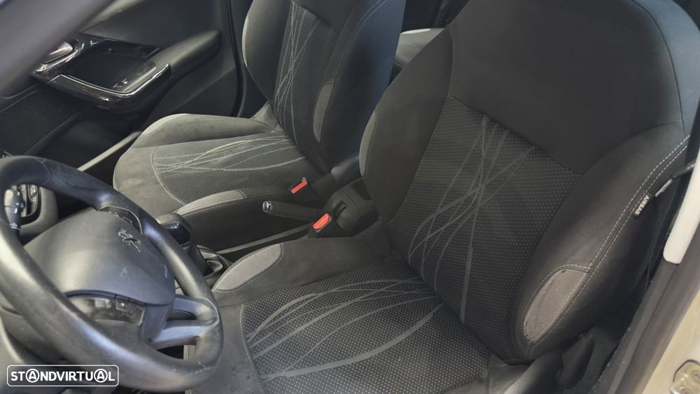 Peugeot 208 PureTech 68 Urban Move - 17
