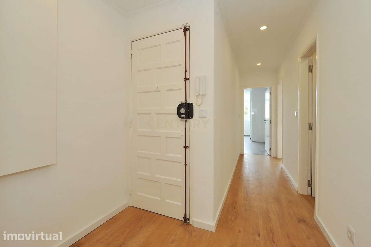 Apartamento T2 em Carnide, Lisboa - Localização Central - Grande imagem: 2/7
