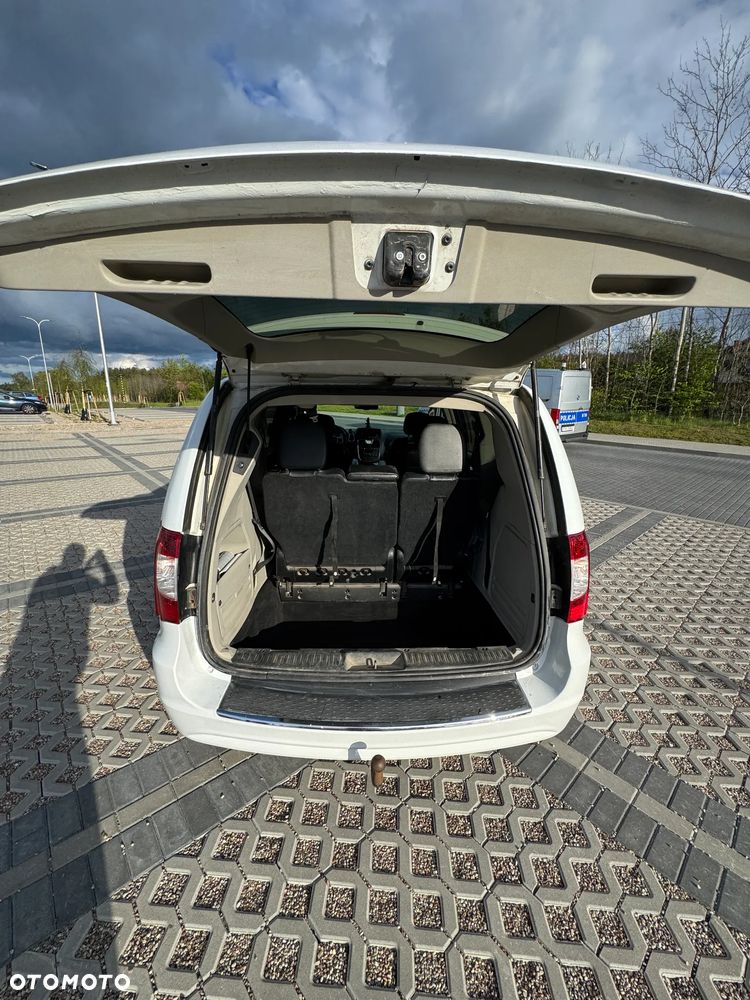 Chrysler Town & Country - 20