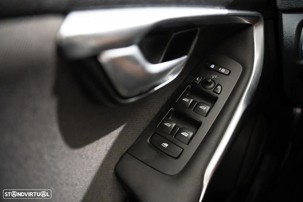 Volvo V40 Cross Country 2.0 D2 Momentum - 21