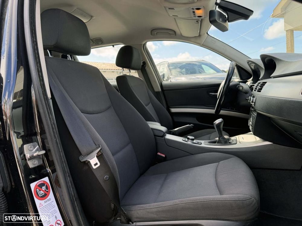 BMW 318 d LifeStyle - 28