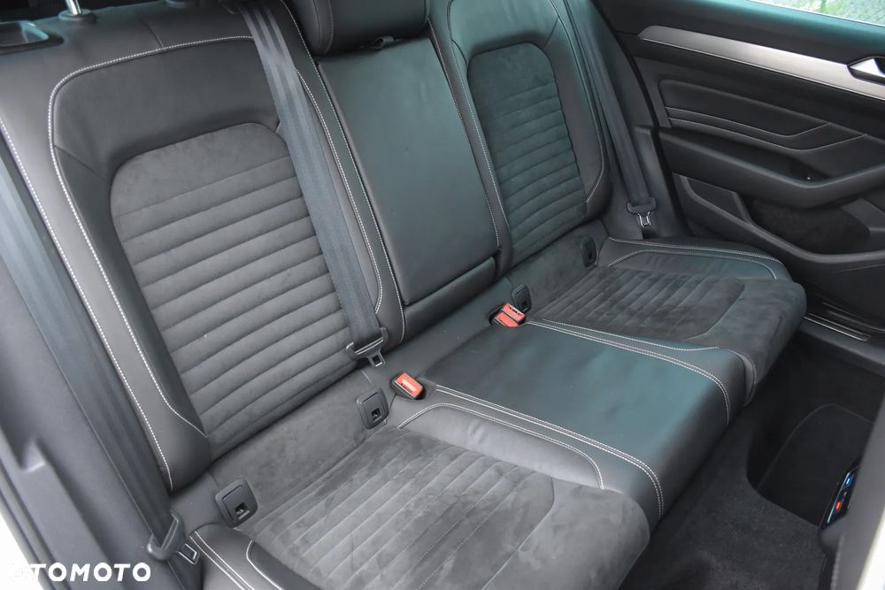 Volkswagen Passat 2.0 TDI SCR DSG 4Motion Elegance - 32