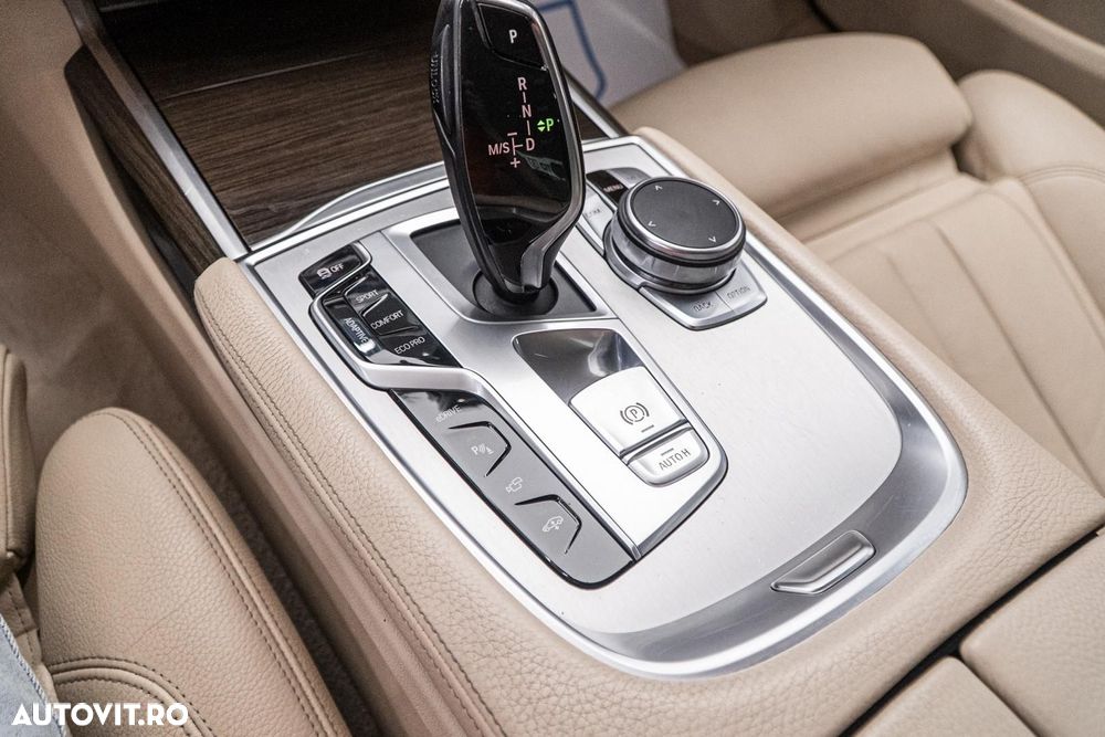 BMW Seria 7 740e iPerformance - 37