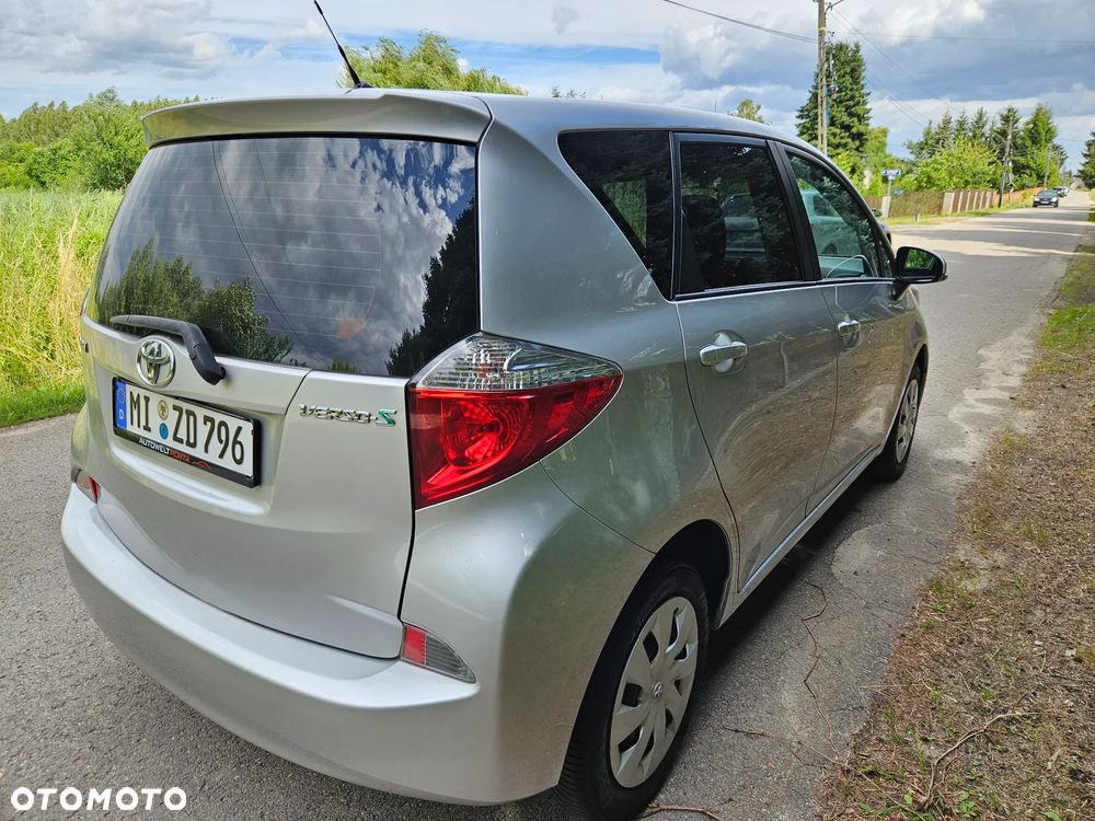 Toyota Verso S 1.33 VVT-i Multidrive Club - 10