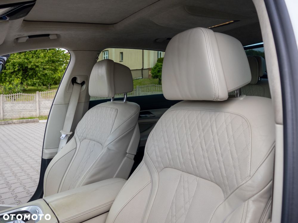 BMW Seria 7 730Ld xDrive - 34