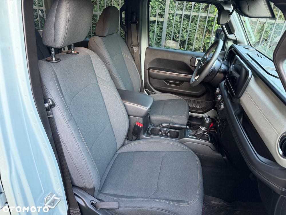 Jeep Wrangler - 38