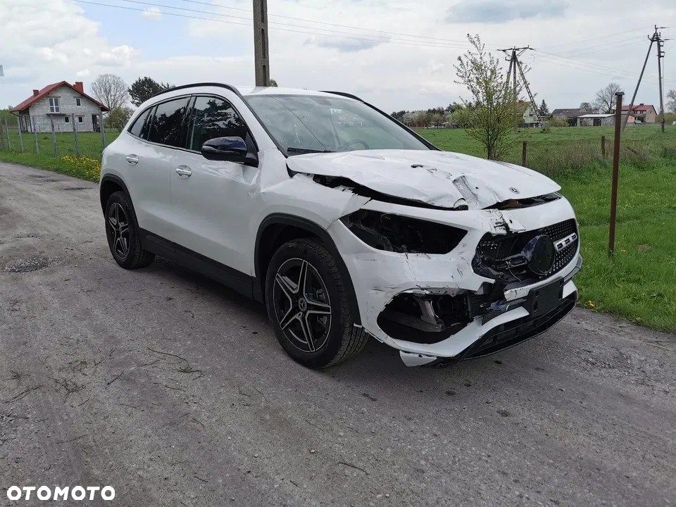 Mercedes-Benz GLA 250 8G-DCT AMG Line - 16