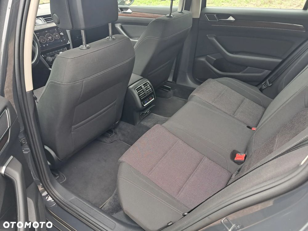 Volkswagen Passat 2.0 TDI SCR DSG Highline - 12