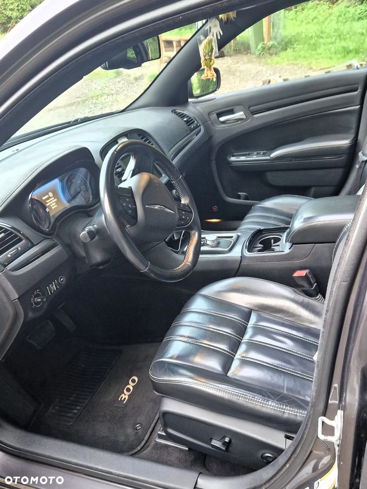 Chrysler 300s - 12
