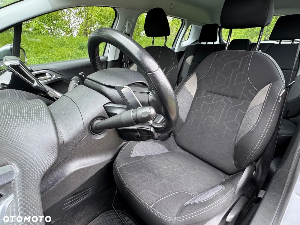 Peugeot 2008 - 9