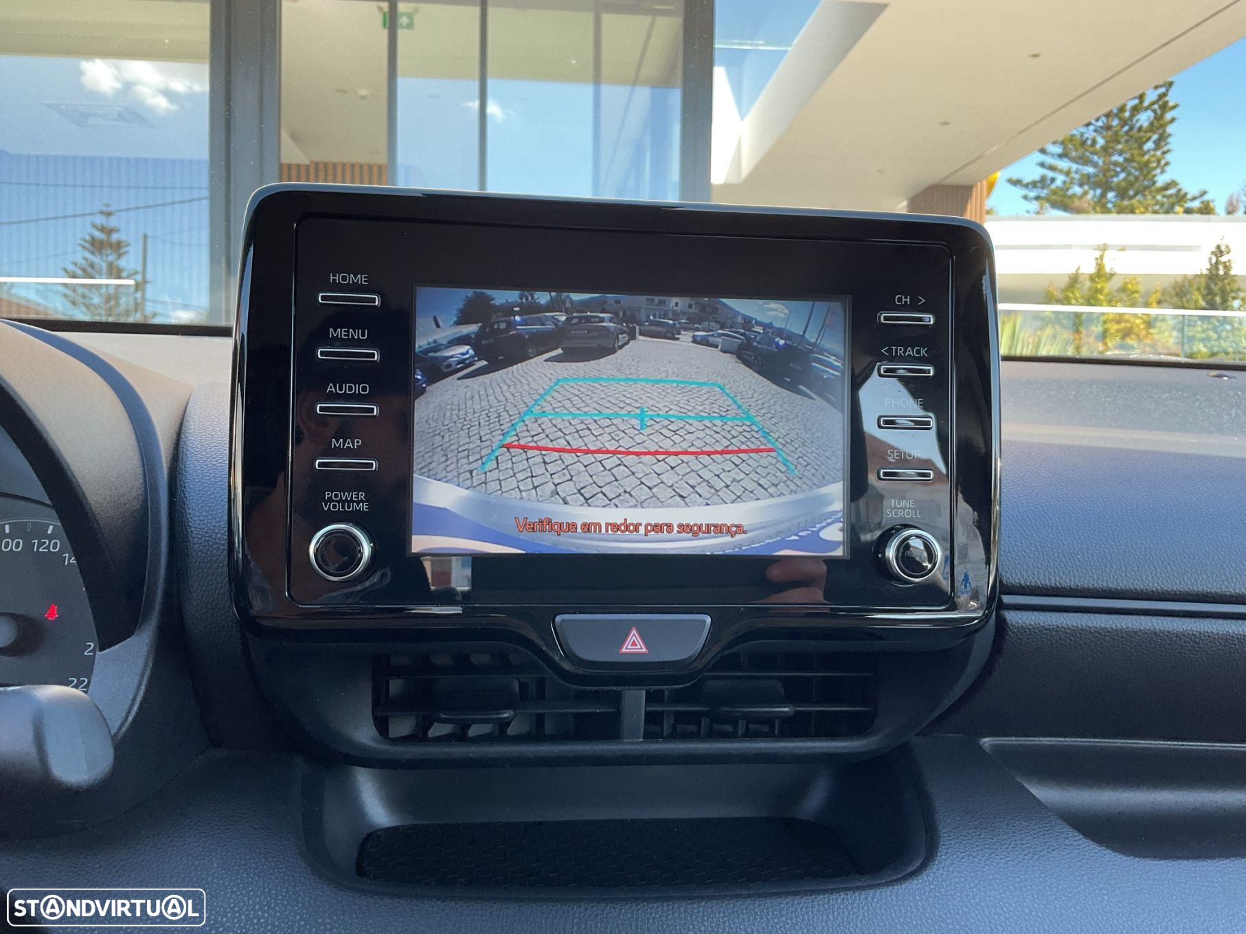 Toyota Yaris - 25