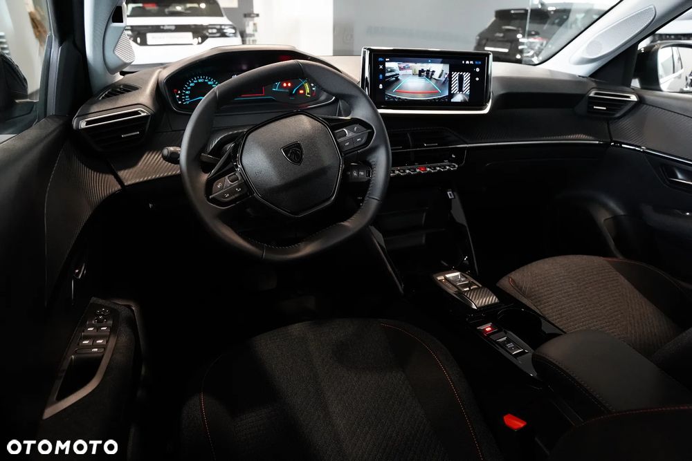 Peugeot 208 - 8