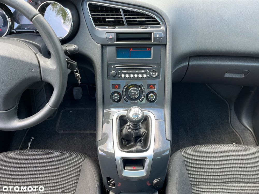 Peugeot 5008 - 24