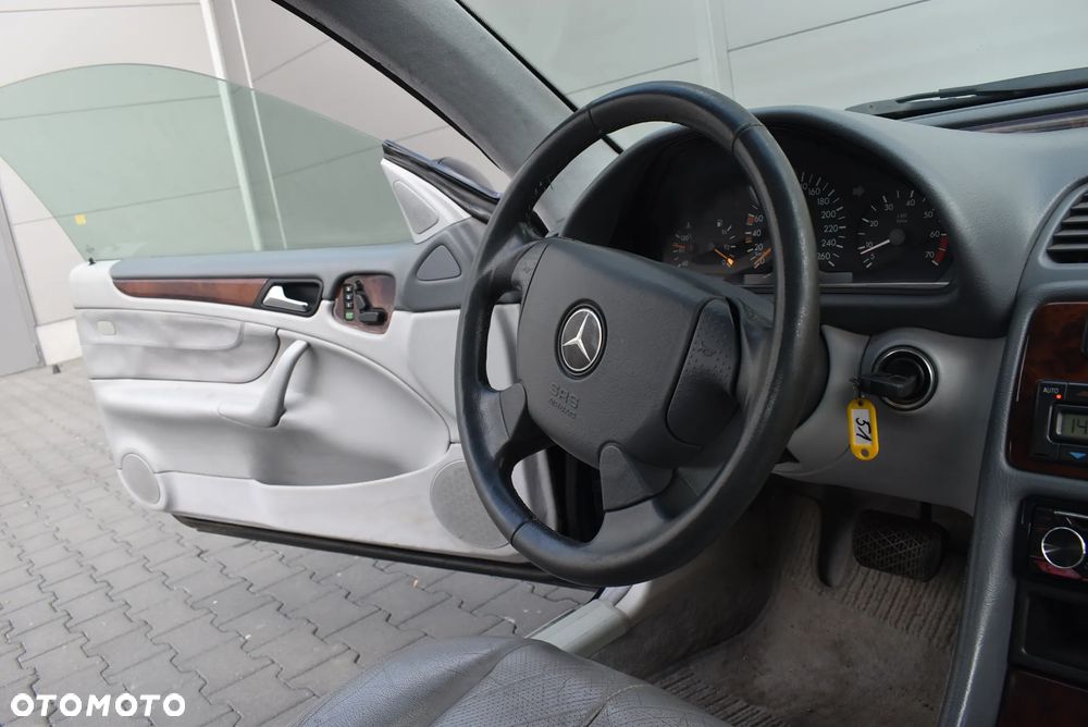 Mercedes-Benz CLK - 6