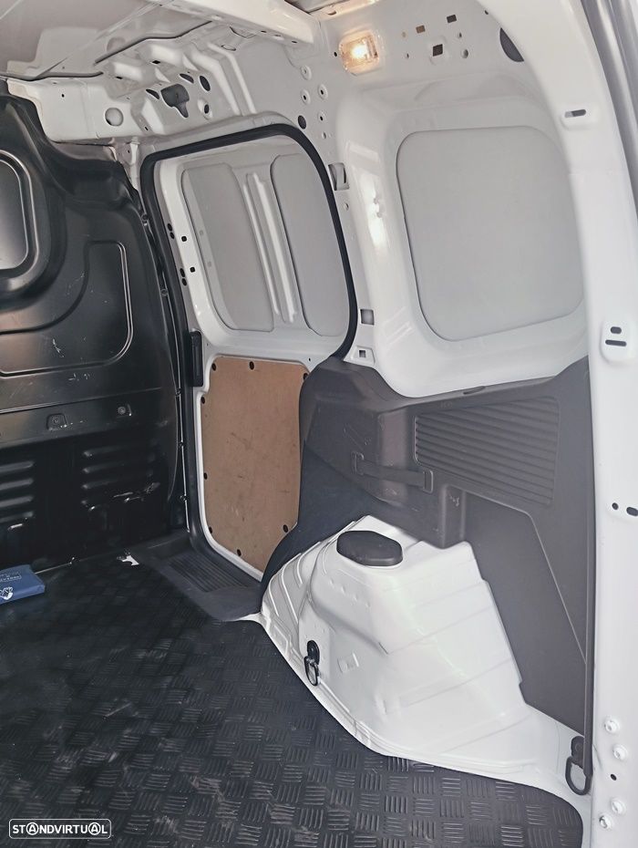 Ford Transit Courier - 20