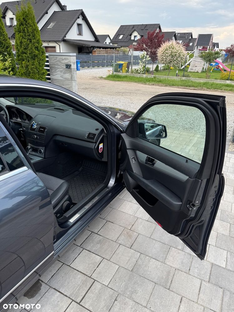 Mercedes-Benz Klasa C 220 CDI BlueEff 4-Matic Avantgarde - 10
