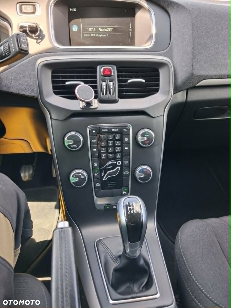 Volvo V40 D2 - 11