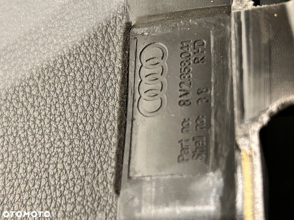 DESKA ROZDZIELCZA KONSOLA KOKPIT ANGLIK UK CZARNA AUDI A3 8V 8V2 858 041 - 7