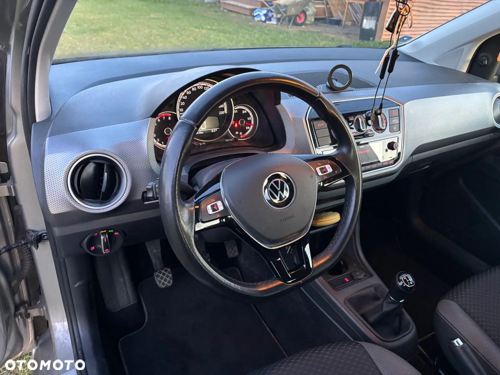 Volkswagen up! Active - 8