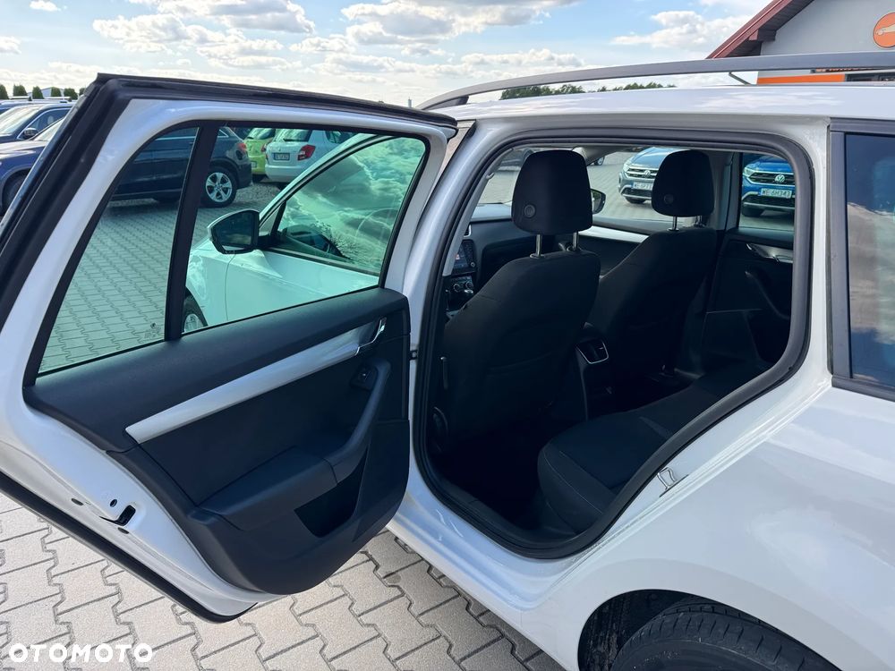 Skoda Octavia 1.6 TDI Ambition DSG - 23
