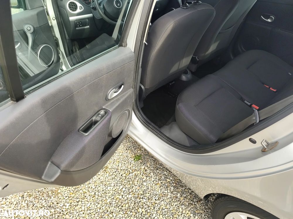 Renault Clio III 1.4 16V Privilege - 6