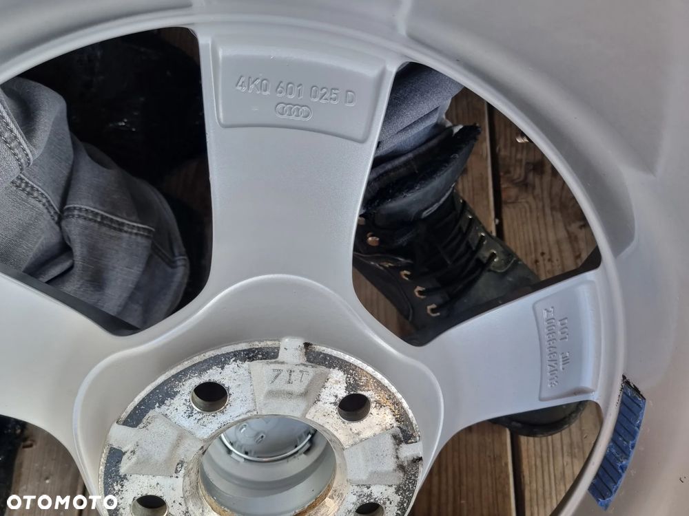 AUDI 4K0 A6,C7,C8,A4 B9,B8,Q5 alufelgi 8JX18 ET39 5X112 bdb stan - 10
