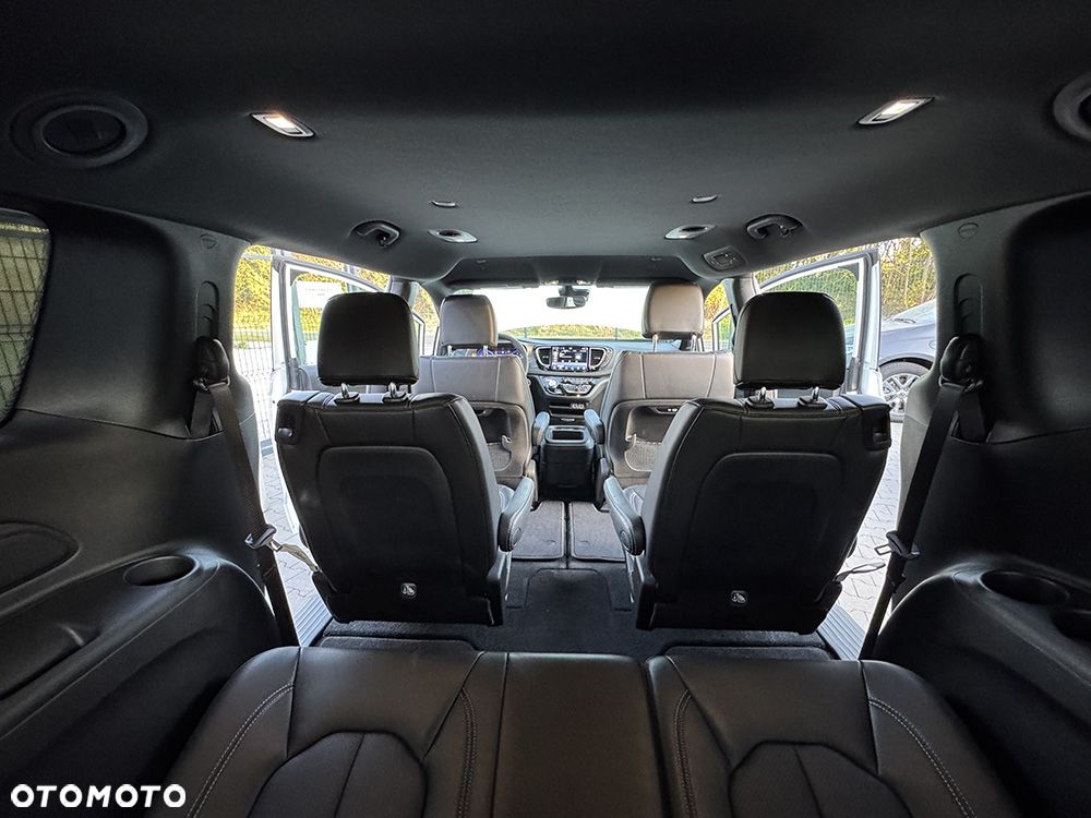 Chrysler Pacifica - 21