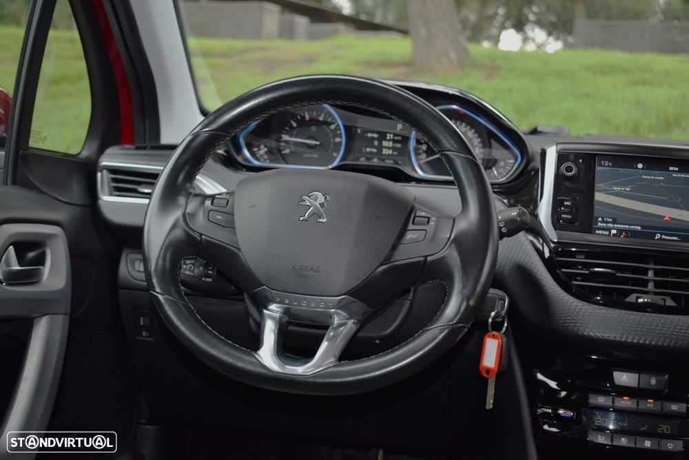 Peugeot 2008 1.2 PureTech Allure EAT6 - 19