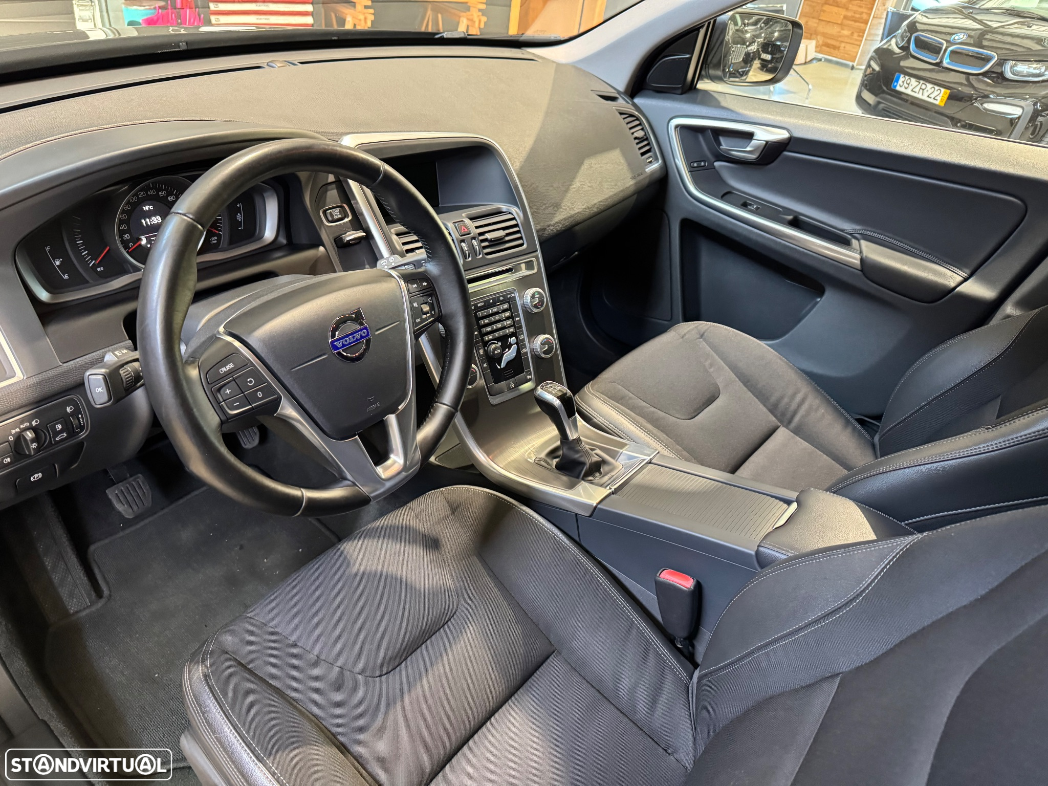 Volvo XC 60 2.0 D4 Momentum - 26