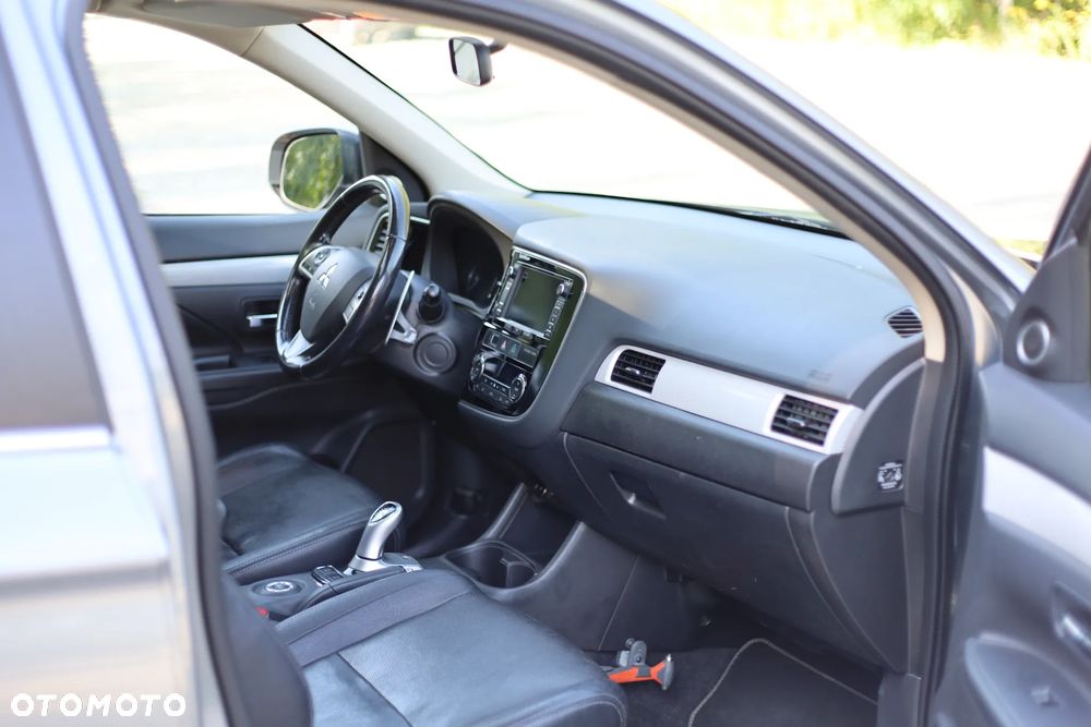 Mitsubishi Outlander 2.0 4WD Plus - 16