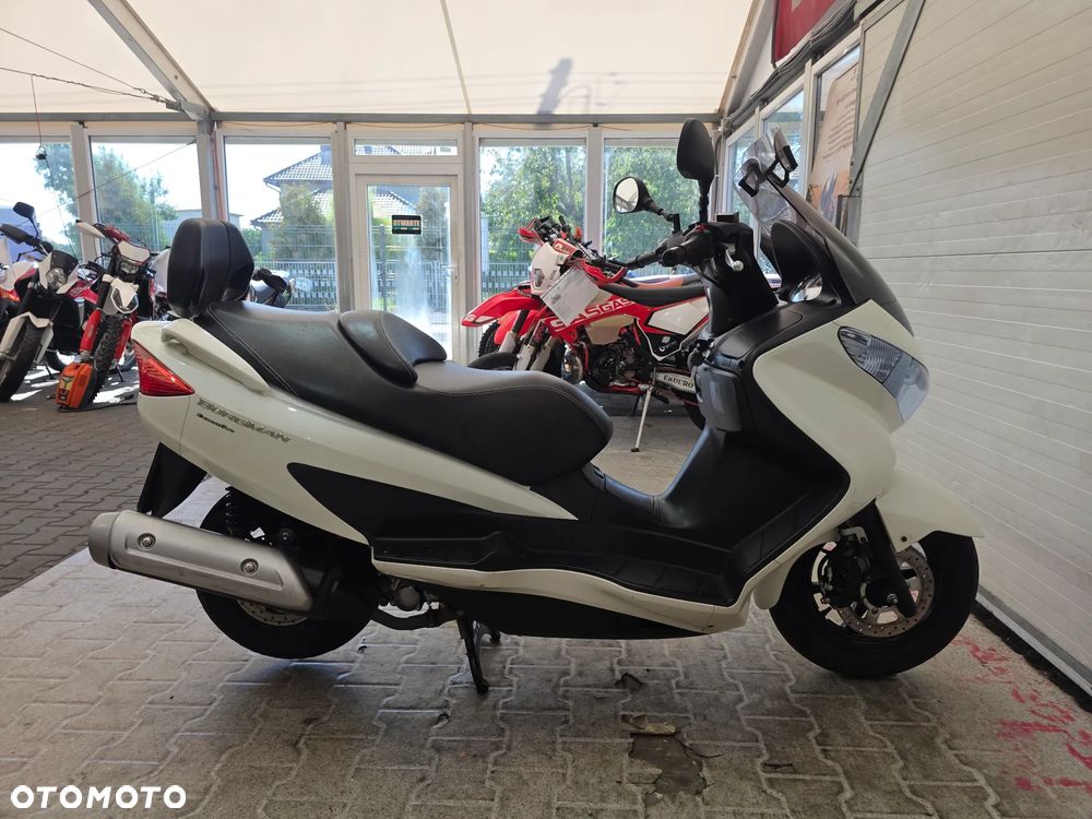 Suzuki Burgman - 22