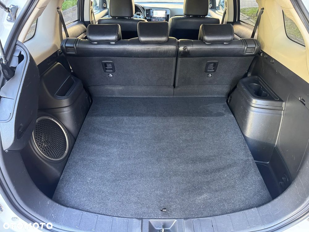 Mitsubishi Outlander PHEV Instyle NAVI + - 27
