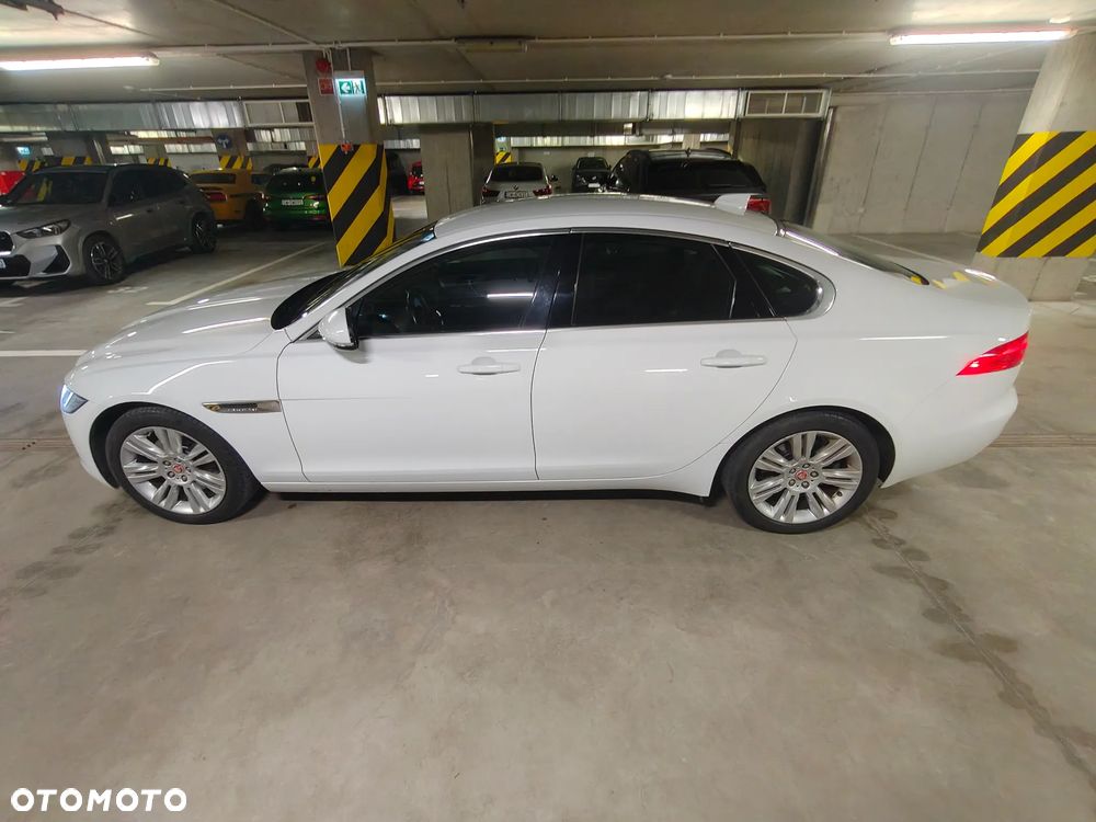 Jaguar XF 2.0 i4D Prestige - 3