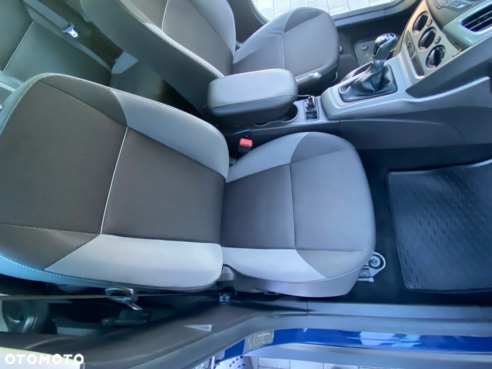 Ford Focus 1.6 Trend - 12