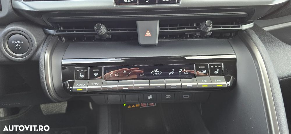 Toyota C-HR 1.8 Hybrid Team Deutschland - 27