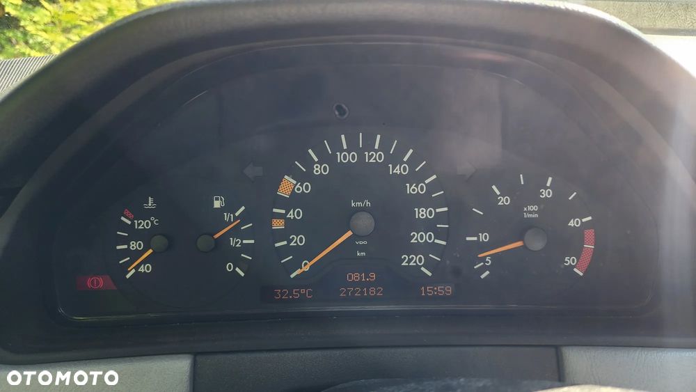 Mercedes-Benz Klasa E 290 TD Classic - 14