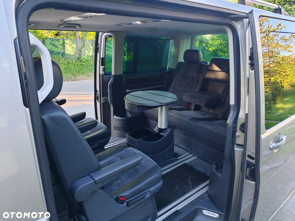 Volkswagen Multivan - 12