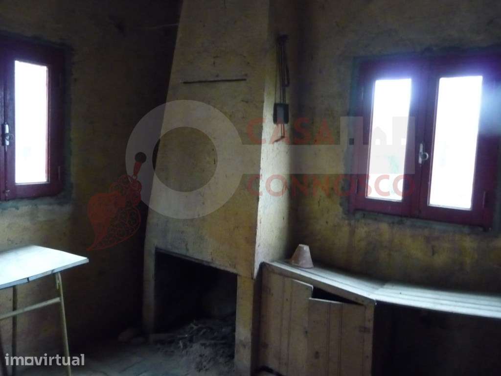 Moradia M4 para reconstruir com terreno - Grande imagem: 2/11