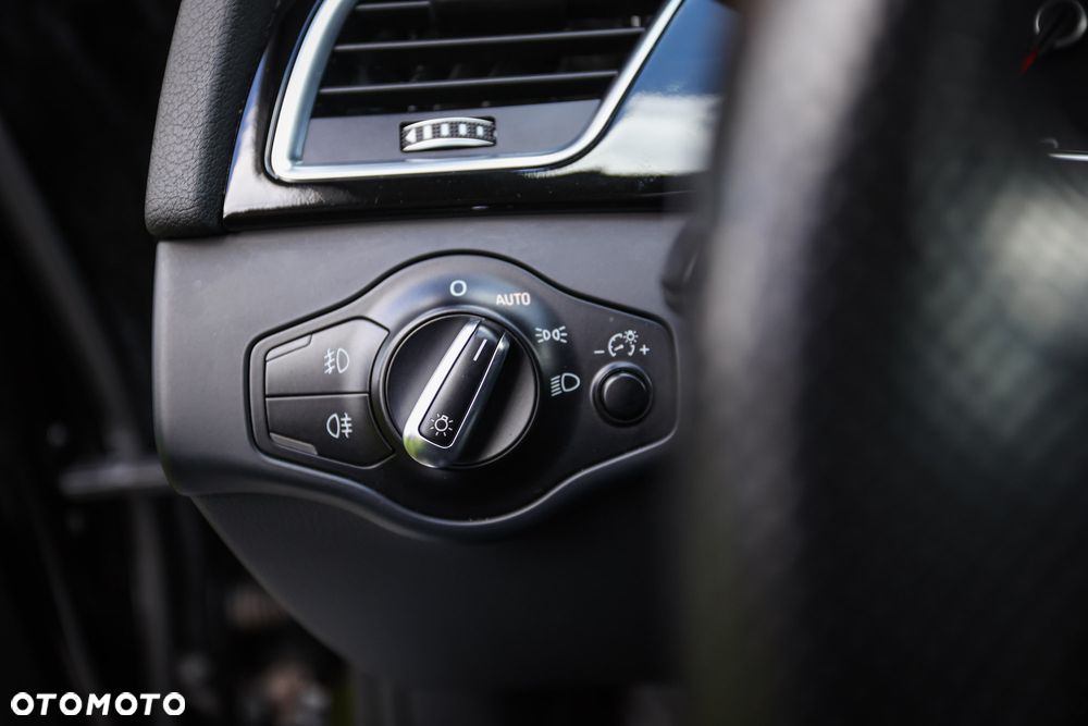 Audi A4 Avant 2.0 TDI DPF clean diesel quattro S tronic S line Sportpaket - 34