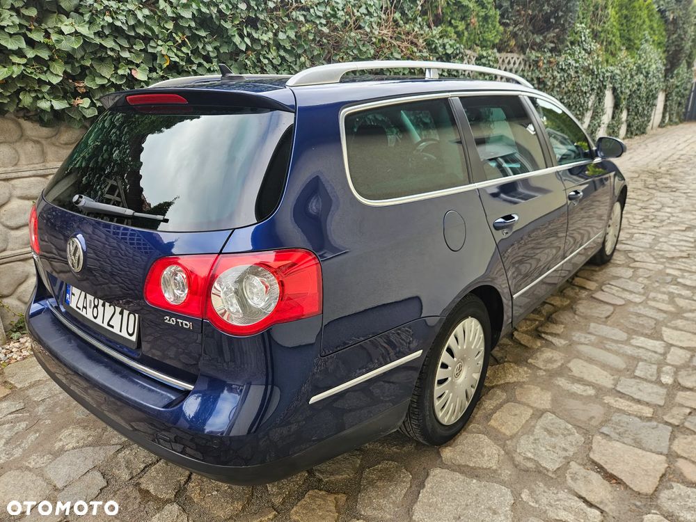 Volkswagen Passat - 4
