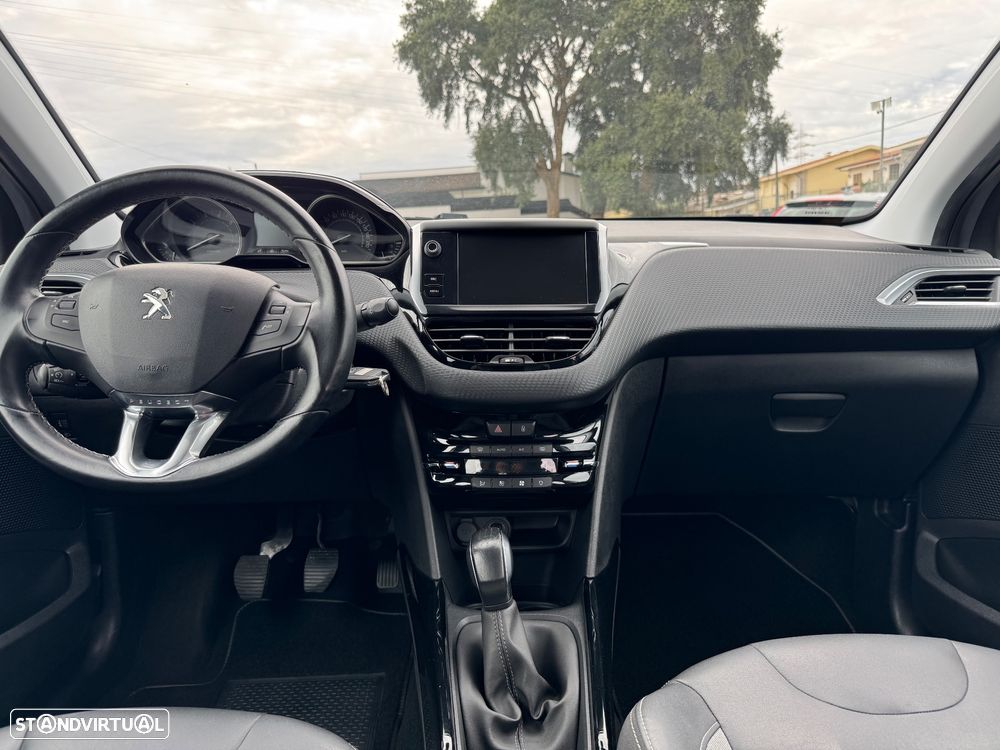 Peugeot 2008 1.2 PureTech Allure - 6