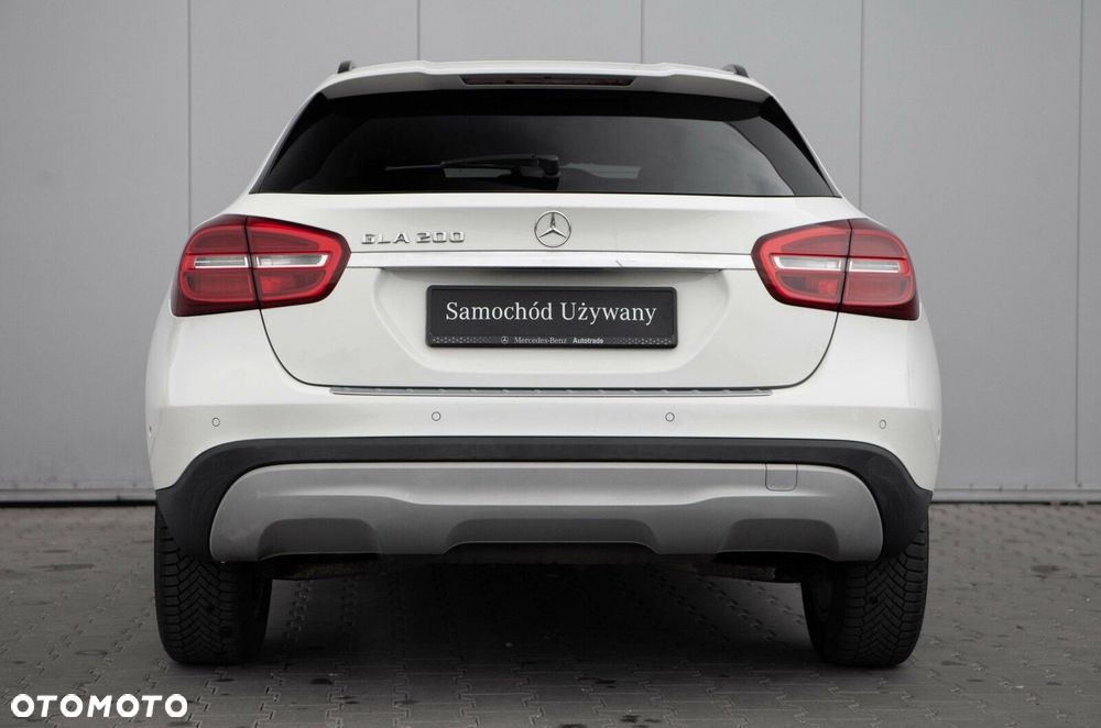 Mercedes-Benz GLA - 9