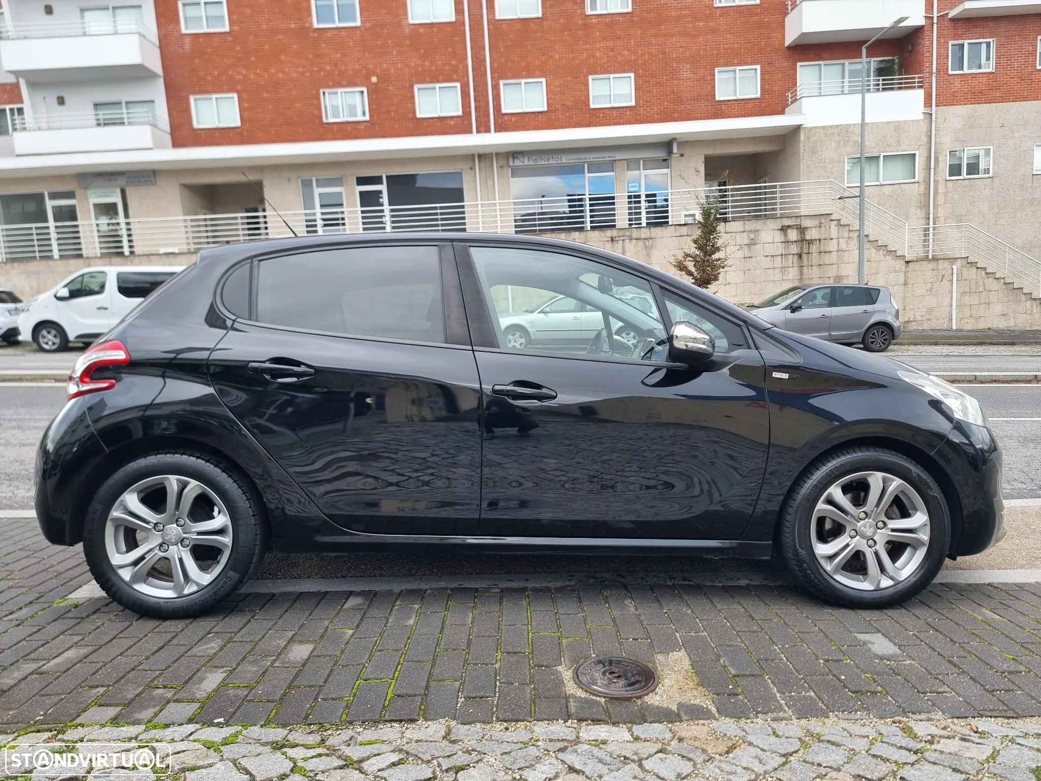 Peugeot 208 1.4 HDi SE Style - 6