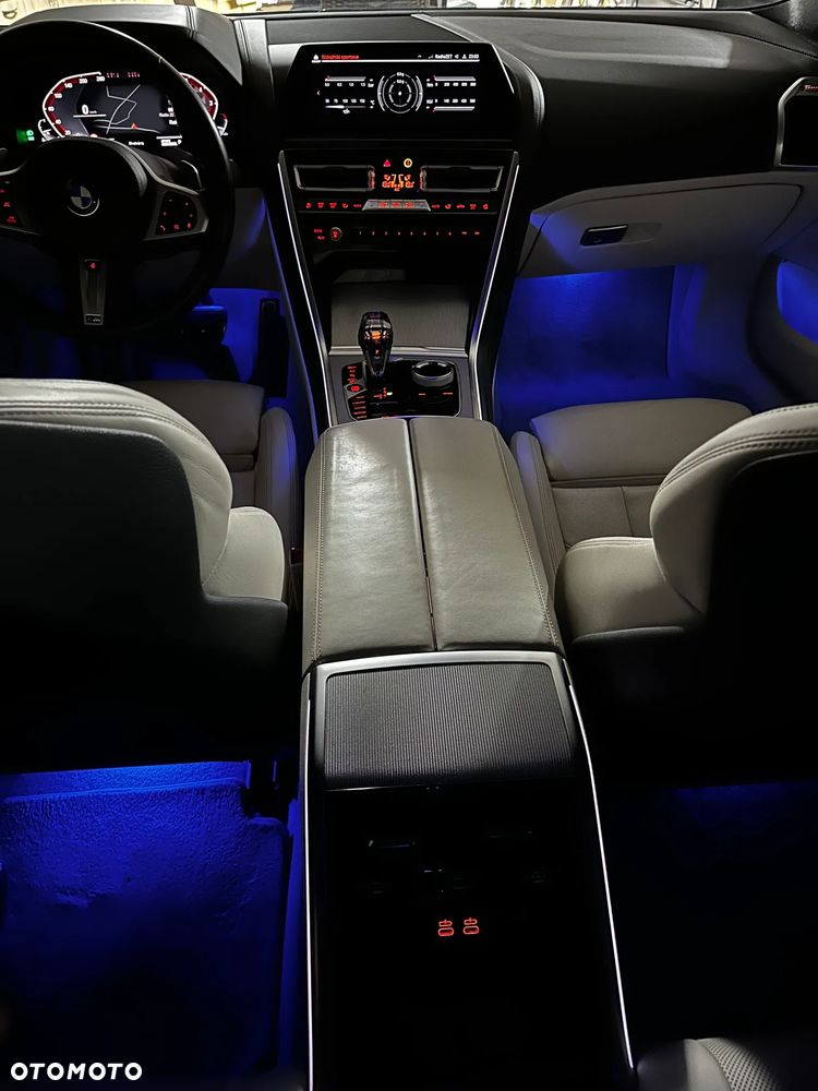 BMW Seria 8 - 32