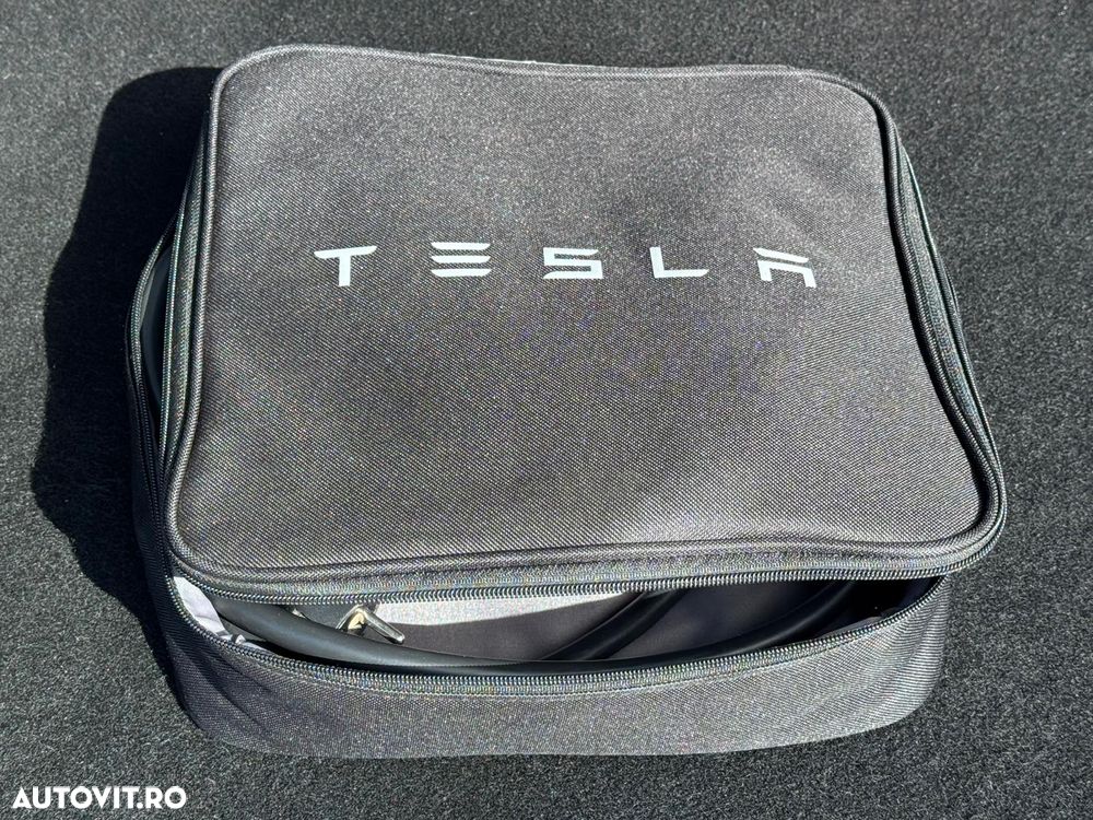 Tesla Model Y AWD Performance - 33