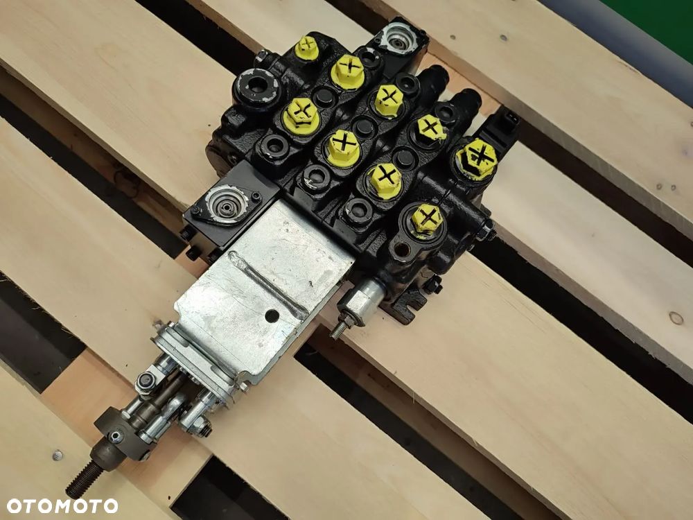 Rozdzielacz hydrauliczny 2000221230 BUCHER - 3