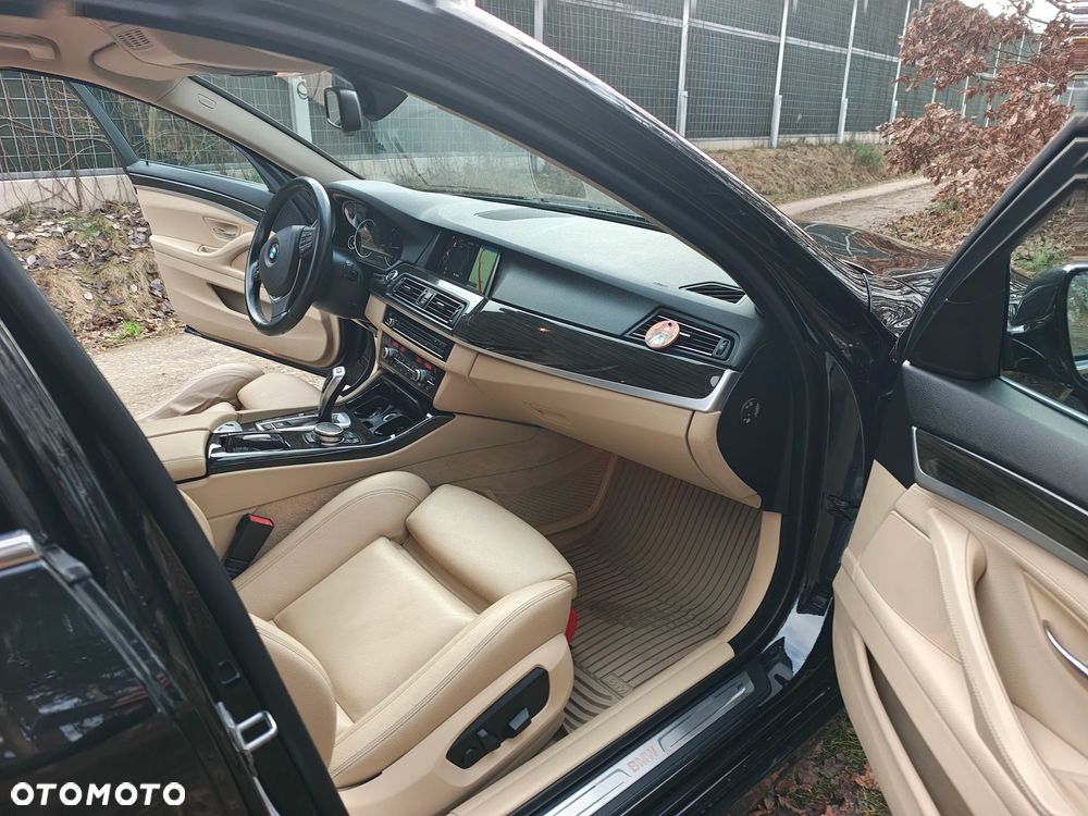 BMW Seria 5 520d xDrive - 11